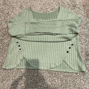 Green long sleeve sweater, buttons on bottom